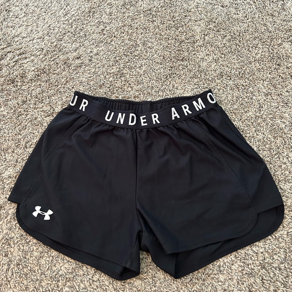 women’s UA shorts size xs
